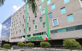 Wyndham Garden Guadalajara Acueducto