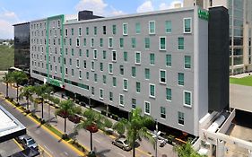 Wyndham Garden Guadalajara Acueducto